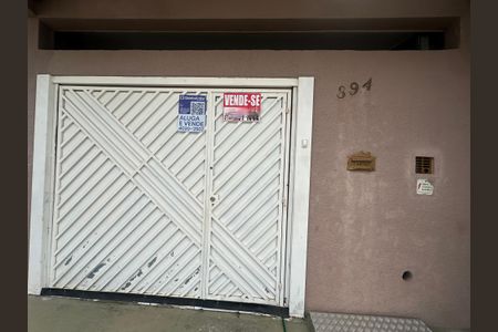 Casa à venda com 210m², 2 quartos e 2 vagas Casa à venda com 210m², 2 quartos e 2 vagasFachada