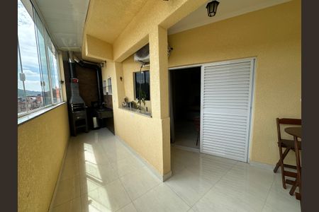 Casa à venda com 210m², 2 quartos e 2 vagas Casa à venda com 210m², 2 quartos e 2 vagasVaranda