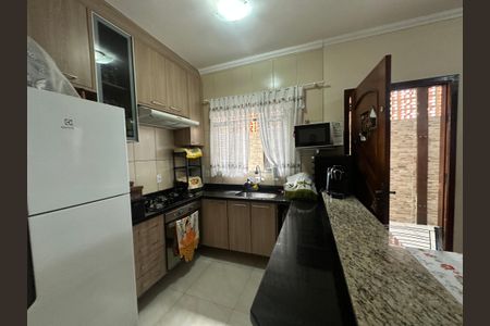 Casa à venda com 210m², 2 quartos e 2 vagas Casa à venda com 210m², 2 quartos e 2 vagasCozinha