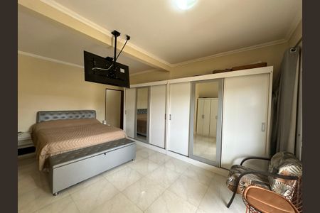 Casa à venda com 210m², 2 quartos e 2 vagas Casa à venda com 210m², 2 quartos e 2 vagasSuíte