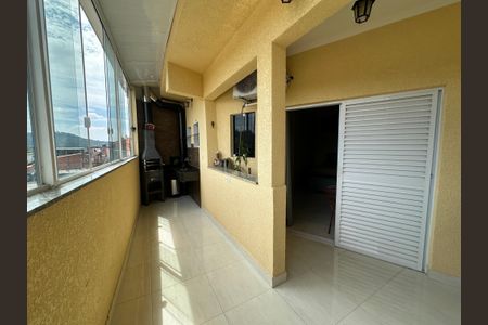 Casa à venda com 210m², 2 quartos e 2 vagas Casa à venda com 210m², 2 quartos e 2 vagasVaranda