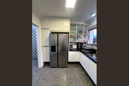 Apartamento à venda com 169m², 4 quartos e 3 vagasCozinha