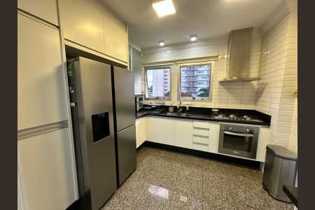Apartamento à venda com 169m², 4 quartos e 3 vagasCozinha