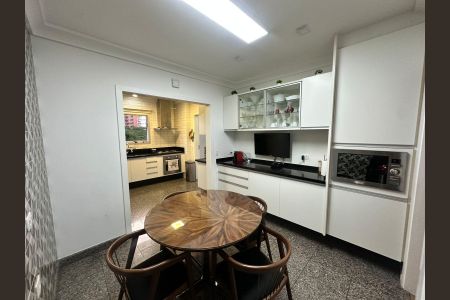 Apartamento à venda com 169m², 4 quartos e 3 vagasCozinha