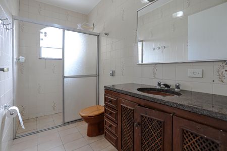 Casa para alugar com 234m², 3 quartos e 2 vagasBanheiro