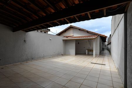 Casa para alugar com 234m², 3 quartos e 2 vagasQuintal
