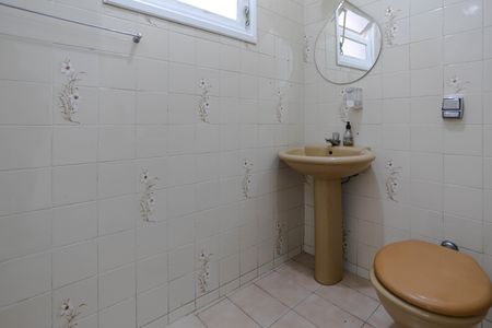 Casa para alugar com 234m², 3 quartos e 2 vagasLavabo