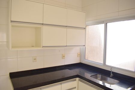 Apartamento para alugar com 67m², 2 quartos e 1 vagaCozinha - Armários