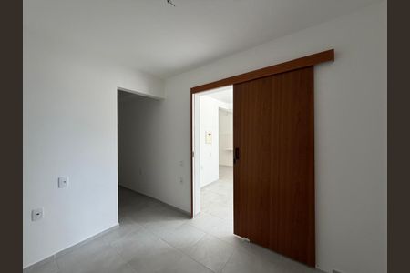 Quarto 1 de apartamento para alugar com 2 quartos, 36m² em Taquara, Rio de Janeiro