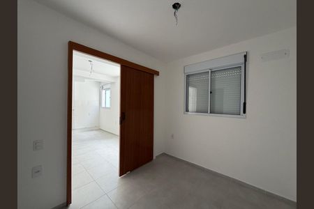 Quarto 1 de apartamento para alugar com 2 quartos, 36m² em Taquara, Rio de Janeiro