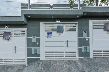 Casa à venda com 95m², 3 quartos e 2 vagas Casa à venda com 95m², 3 quartos e 2 vagasFachada
