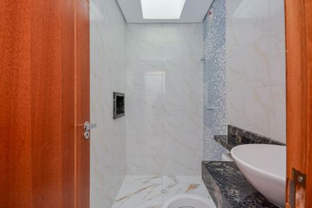 Casa à venda com 95m², 3 quartos e 2 vagas Casa à venda com 95m², 3 quartos e 2 vagasBanheiro