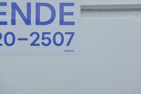 Casa à venda com 95m², 3 quartos e 2 vagas Casa à venda com 95m², 3 quartos e 2 vagasFachada