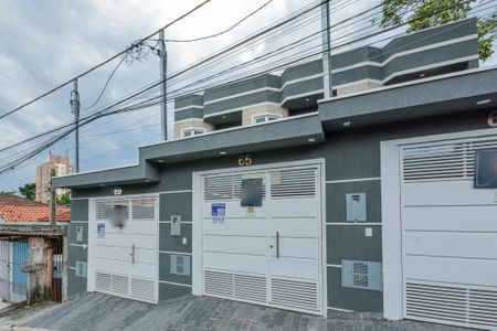 Casa à venda com 95m², 3 quartos e 2 vagas Casa à venda com 95m², 3 quartos e 2 vagasFachada