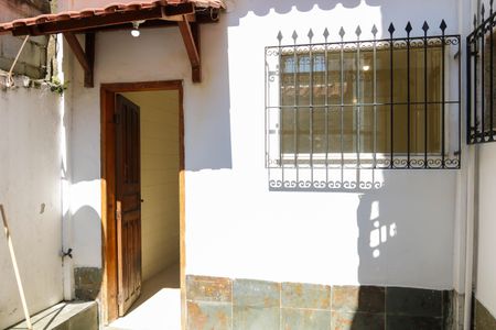 Casa de condomínio à venda com 48m², 2 quartos e 1 vagaÁrea de Serviço