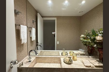 Apartamento para alugar com 218m², 3 quartos e 2 vagasBanheiro