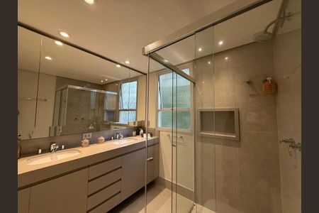 Apartamento para alugar com 218m², 3 quartos e 2 vagasBanheiro