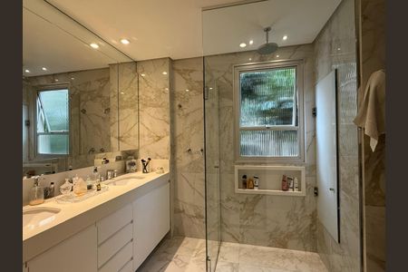 Apartamento para alugar com 218m², 3 quartos e 2 vagasBanheiro