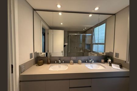 Apartamento para alugar com 218m², 3 quartos e 2 vagasBanheiro