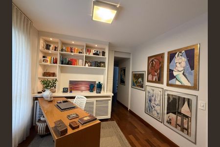 Apartamento para alugar com 218m², 3 quartos e 2 vagasQuarto