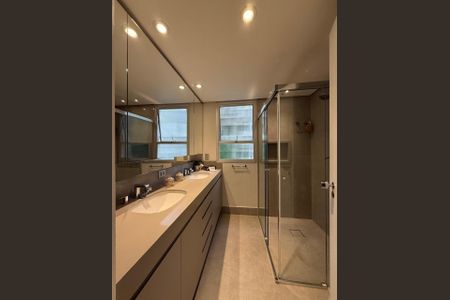 Apartamento para alugar com 218m², 3 quartos e 2 vagasBanheiro