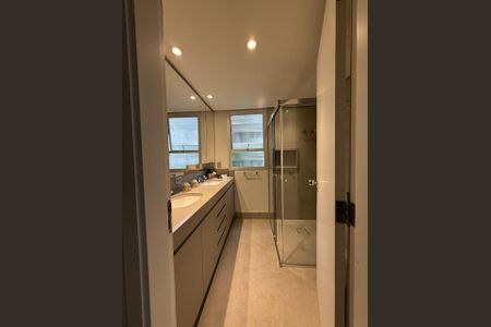 Apartamento para alugar com 218m², 3 quartos e 2 vagasBanheiro