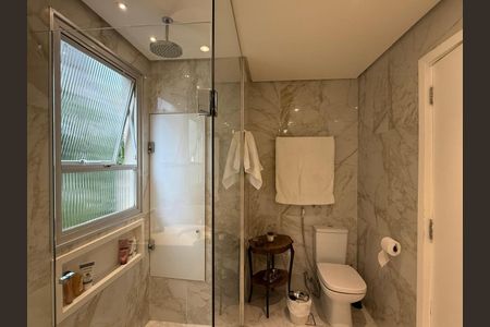 Apartamento para alugar com 218m², 3 quartos e 2 vagasBanheiro