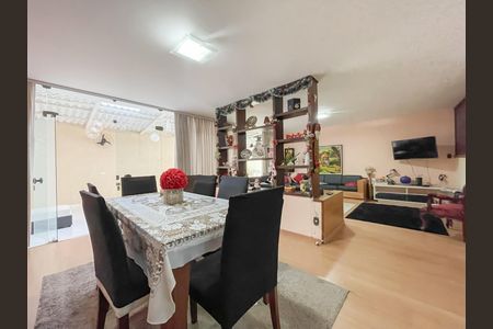 Sala de casa para alugar com 3 quartos, 250m² em Adalgisa, São Paulo