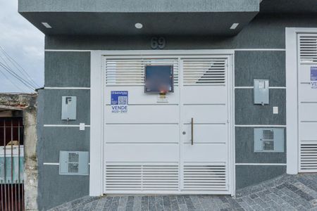 Casa à venda com 95m², 3 quartos e 2 vagas Casa à venda com 95m², 3 quartos e 2 vagasFachada