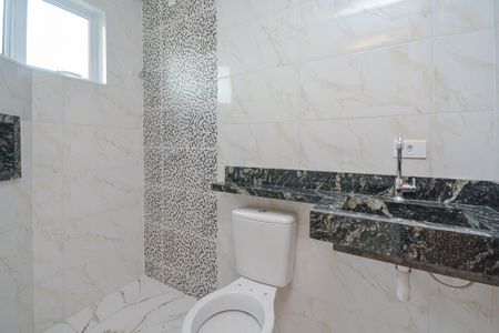 Casa à venda com 95m², 3 quartos e 2 vagas Casa à venda com 95m², 3 quartos e 2 vagasBanheiro da Suíte