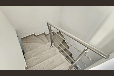 Escada de apartamento para alugar com 2 quartos, 75m² em Ingleses do Rio Vermelho, Florianópolis