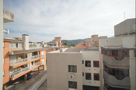 Vista da Suíte 1 de apartamento para alugar com 2 quartos, 75m² em Ingleses do Rio Vermelho, Florianópolis