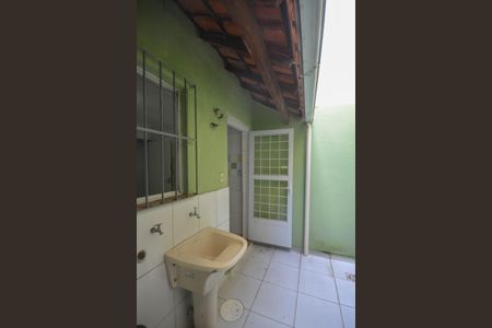 Casa para alugar com 67m², 2 quartos e 1 vagaÁrea de Serviço