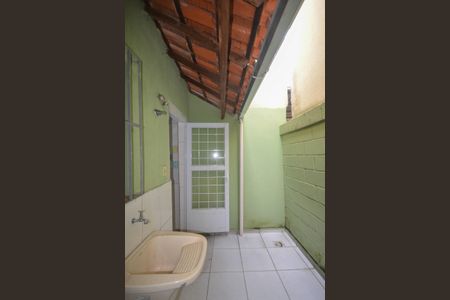 Casa para alugar com 67m², 2 quartos e 1 vagaÁrea de Serviço