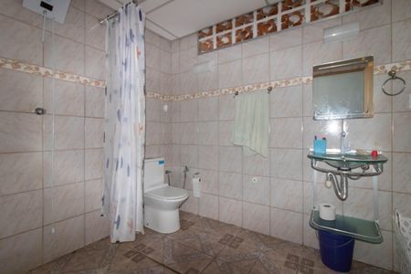 Casa para alugar com 300m², 3 quartos e 4 vagasBanheiro 