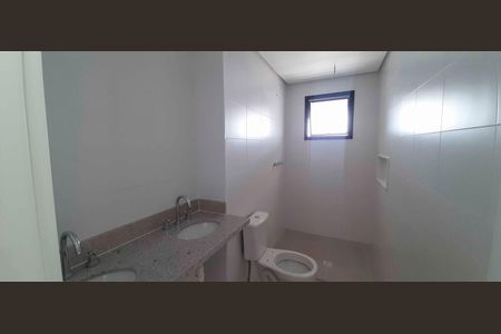 Apartamento à venda com 181m², 4 quartos e 3 vagasBanheiro da Suíte 1