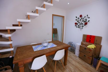 Casa de condomínio para alugar com 150m², 2 quartos e 1 vagaSala