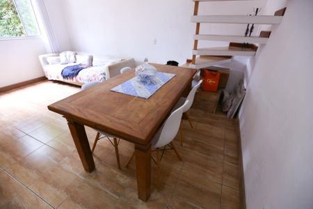 Sala de casa de condomínio para alugar com 2 quartos, 150m² em Jaraguá, São Paulo