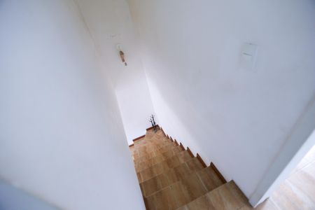 Casa de condomínio para alugar com 150m², 2 quartos e 1 vagaEscada