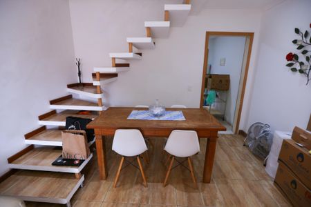 Sala de casa de condomínio para alugar com 2 quartos, 150m² em Jaraguá, São Paulo