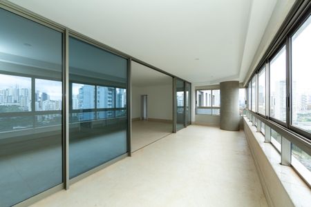 Apartamento à venda com 207m², 4 quartos e 4 vagasVARANDA