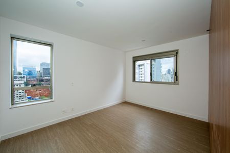 Apartamento à venda com 207m², 4 quartos e 4 vagasQUARTO1