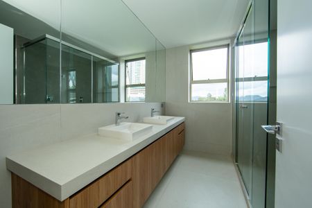 Apartamento à venda com 207m², 4 quartos e 4 vagasBANHEIRO2