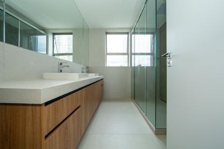 Apartamento à venda com 207m², 4 quartos e 4 vagasBANHEIRO2