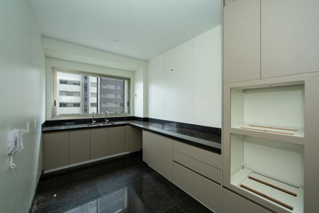 Apartamento à venda com 207m², 4 quartos e 4 vagasCOZINHA