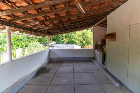 Casa à venda com 500m², 4 quartos e 5 vagas Casa à venda com 500m², 4 quartos e 5 vagasTerraço