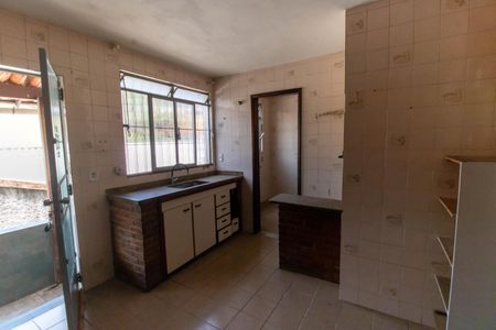 Casa à venda com 500m², 4 quartos e 5 vagas Casa à venda com 500m², 4 quartos e 5 vagasCozinha