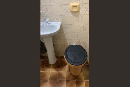 Banheiro de kitnet/studio para alugar com 1 quarto, 40m² em Curicica, Rio de Janeiro