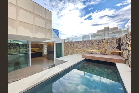 Apartamento à venda com 203m², 4 quartos e 3 vagasPiscina privativa 