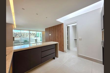 Apartamento à venda com 203m², 4 quartos e 3 vagasCozinha 